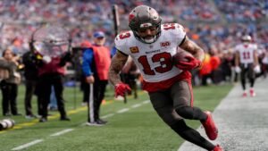 Mike Evans makes a contested red-zone catch for the San Francisco 49ers during 2026 training camp.